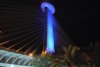 Ponte Estaiada iluminada de azul