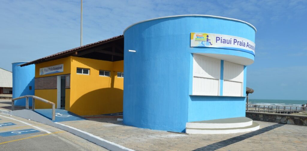 Projeto Piauí Praia Acessível atende pessoas com deficiência ou mobilidade reduzida