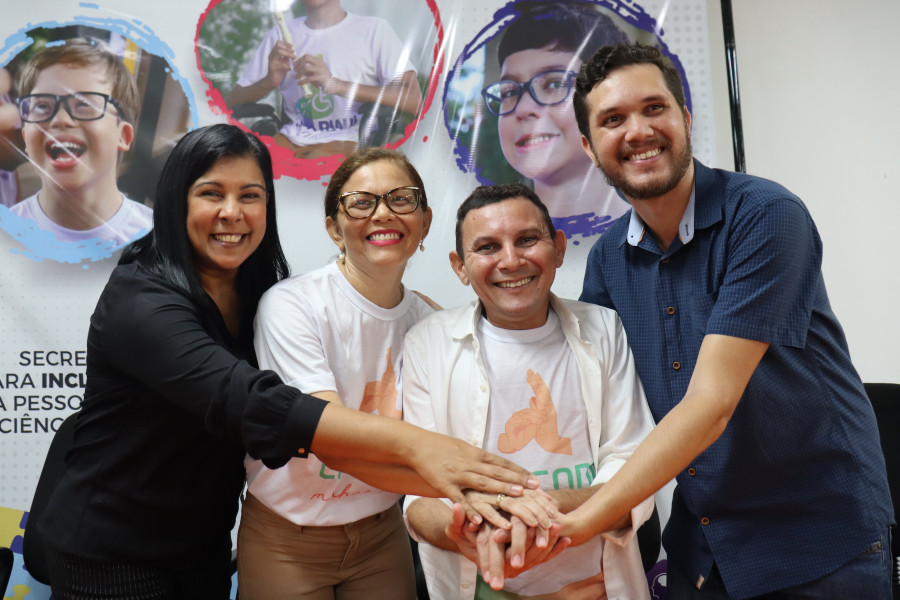 Governo lança programa de capacitação em Libras para servidores do estado