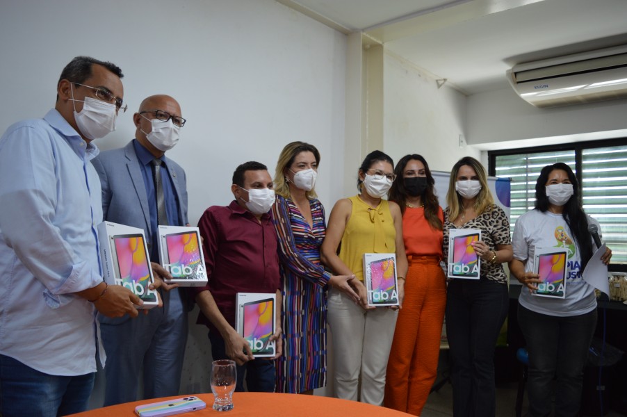 Seid e ATI doam tablets para as entidades que atendem pessoas com deficiência em Teresina