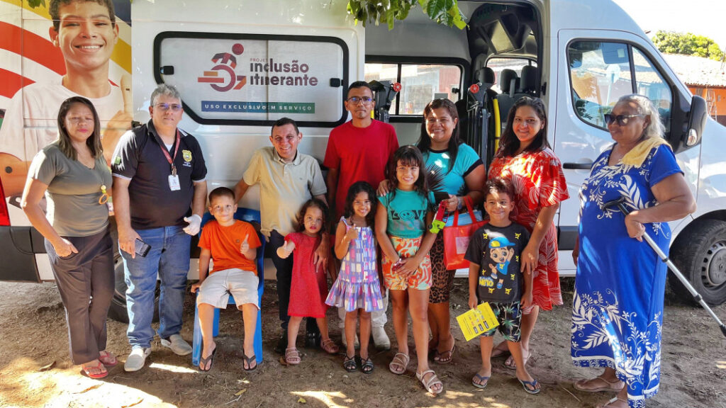Moradores do bairro Parque Jurema, em Teresina, são beneficiados com serviços do Inclusão Itinerante