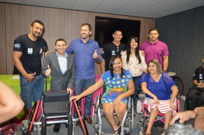 Federação recebe cadeiras de rodas adaptadas para o basquete
