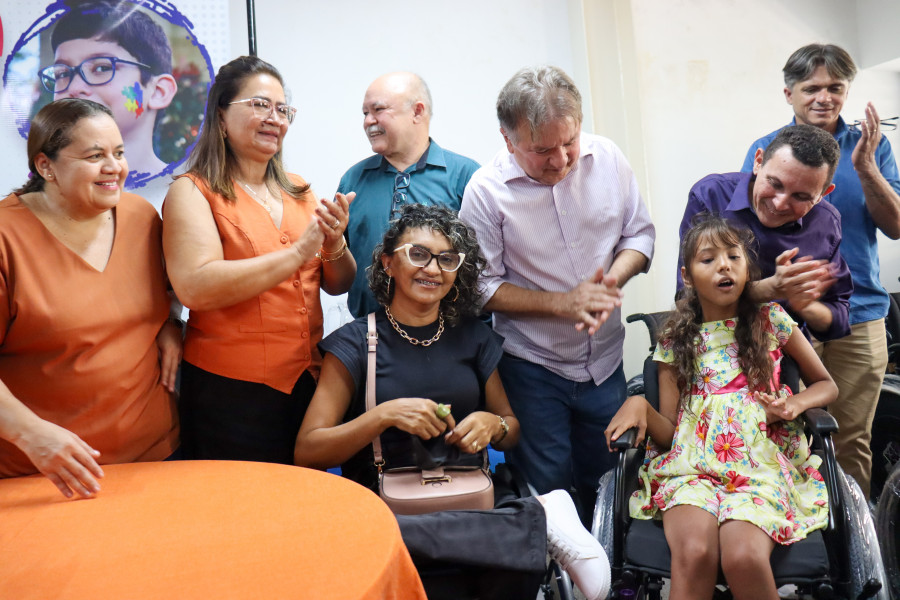 Seid entrega cadeiras de rodas e equipamentos de informática para pessoas com deficiência