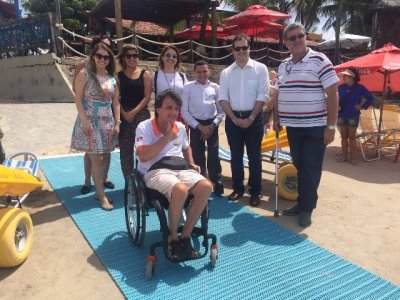 Secretário da Seid conhece projeto Praia sem Barreiras