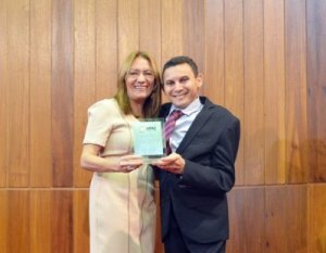 Secretário da Seid é homenageado pela Apae de Piripiri