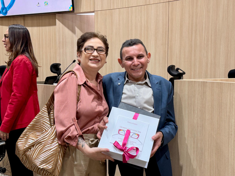 Escritora piauiense com deficiência visual lança o livro Olhos que vencem neste sábado (25)