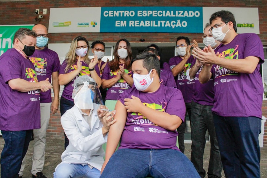 Pessoas com deficiência começam a ser imunizadas no Piauí