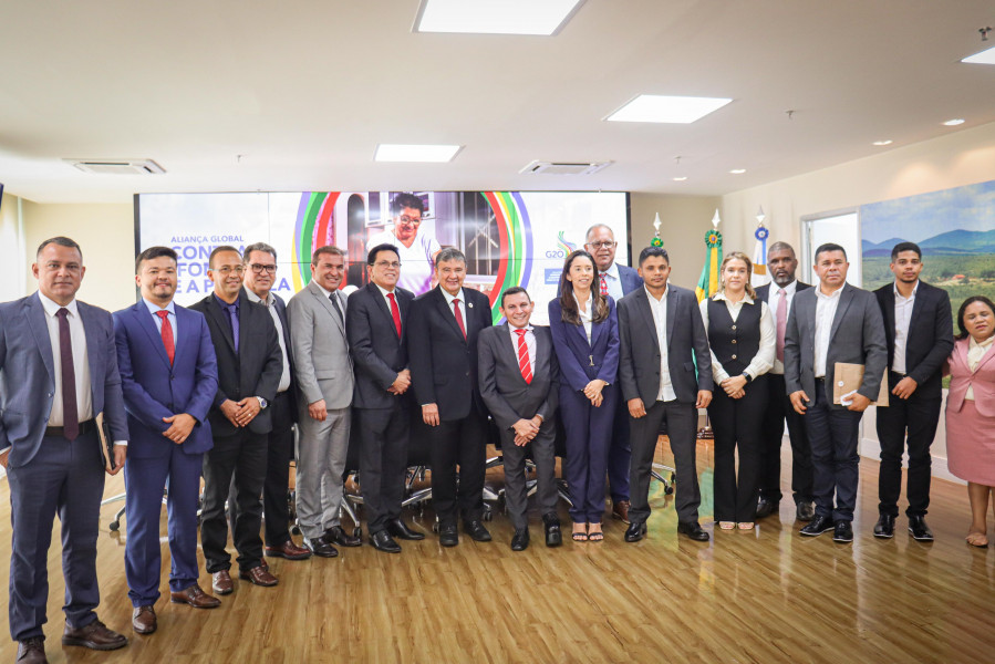 Secretário da Seid se reúne com ministro Wellington Dias em Brasília