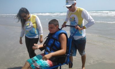Pessoas com deficiência são atendidas no Piauí Praia Acessível